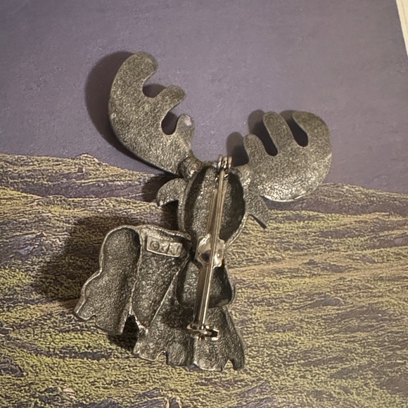 JJ Jonette Pewter Whimsical Moose Brooch - Picture 2 of 6